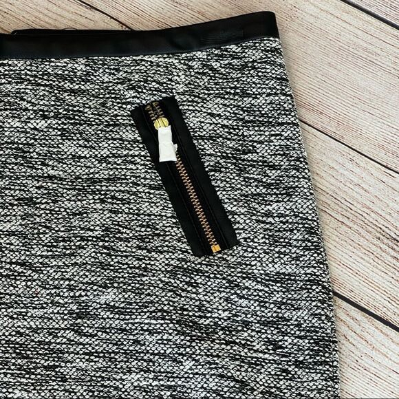 Express Mini Skirt - Picture 2 of 8